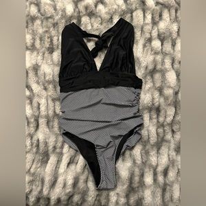 NWOT Cupshe black and white striped one piece swimsuit size XL